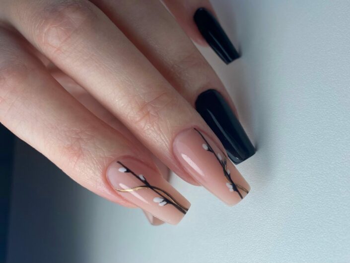 Jarní nehty, květy na nehtech, kočičky, Gel nails, gelové nehty, nehty gel, polygel, upravené nehty, krásné nehty, trendy nehty, nehty praha, black nails, nude nails