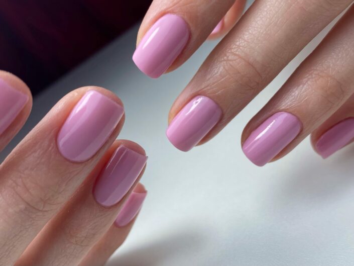 Shellac, cnd shellac, krátké nehty, přírodní nehty, nature nails, modern nails, nail trend, trendy nehty, jaro 2023, Pink nails, růžové nehty